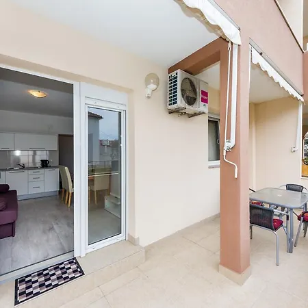 아파트 Apartmani Zelenika 자다르