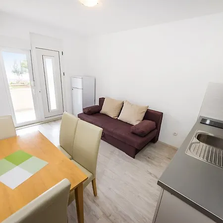 Apartmani Zelenika 아파트 자다르