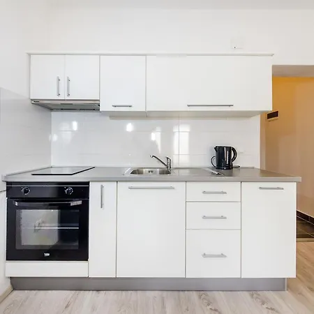 아파트 Apartmani Zelenika 자다르