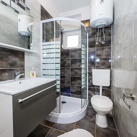 아파트 Apartmani Zelenika