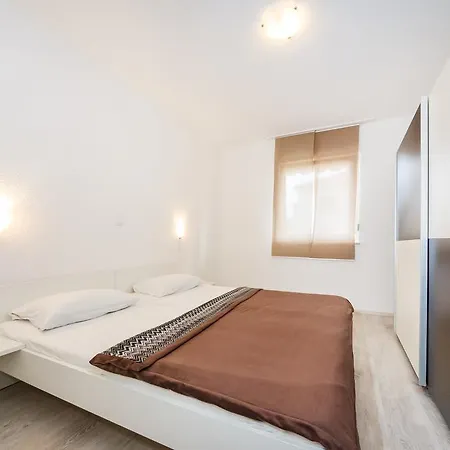 Apartmani Zelenika 아파트 자다르