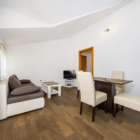 Apartmani Zelenika 아파트 *